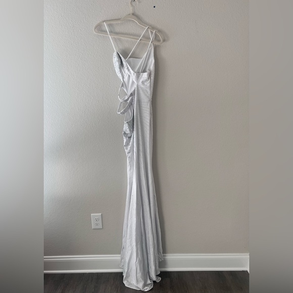 White and Silver 2Cute Prom Dress Size 2 - Picture 3 of 8